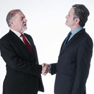 Une poignée de main qui en dit long